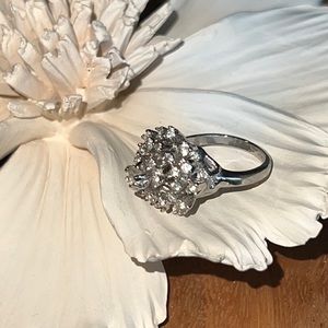 Vintage White Sapphire Diamonds Estate Cocktail Ring Size 7 White 18K Gold HGE